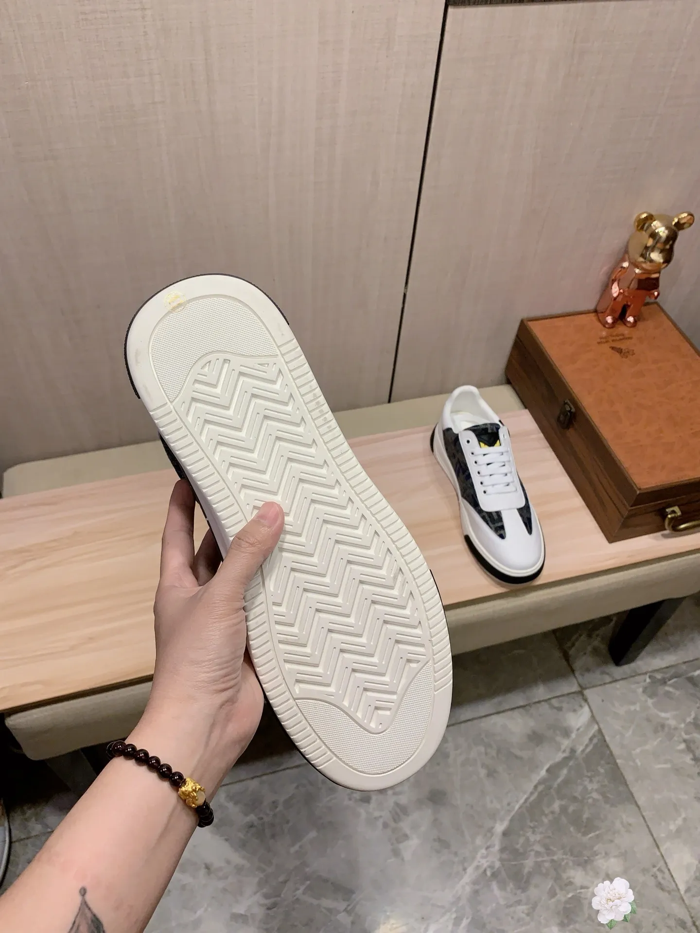 Men's men's shoes 💰420💰💰🎩🎩[Lightning][Lightning] "FENDI*" The latest and most popular casual shoes, top brand [Seduce] luxury ~ purchasing agent, top quality ~. [Strong] The upper is made of imported breathable cowhide with material ➕ breathable sheepskin feet (•) and fine workmanship. The original stylish and stylish soft rubber wear-resistant and non-slip outsole is light and comfortable on the feet. The real thing looks better when photographed in person. 0099: code: 38-44, 4️⃣ colors selected